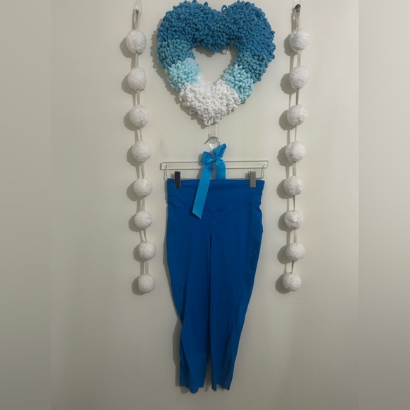 Lululemon Base Pace High Rise Crop - Picture 2 of 13